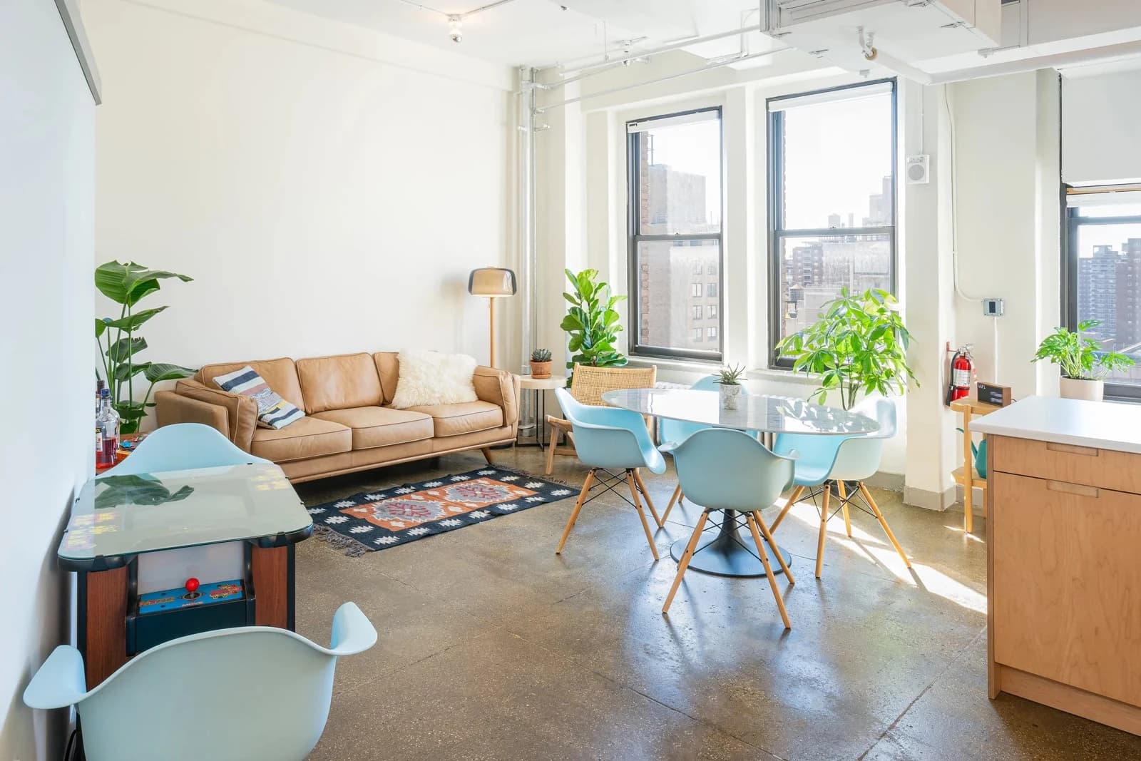 The lounge and shared seating area with daylight through the Seventh Avenue windows.
